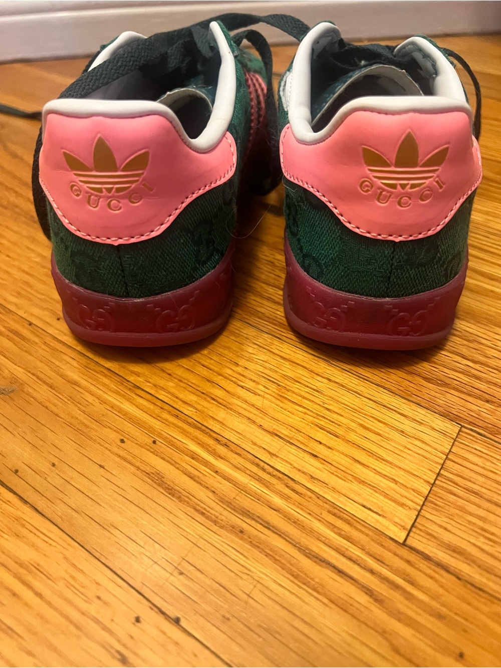 Gucci Green Sneakers with Pink Stripes - Picture 2 of 8